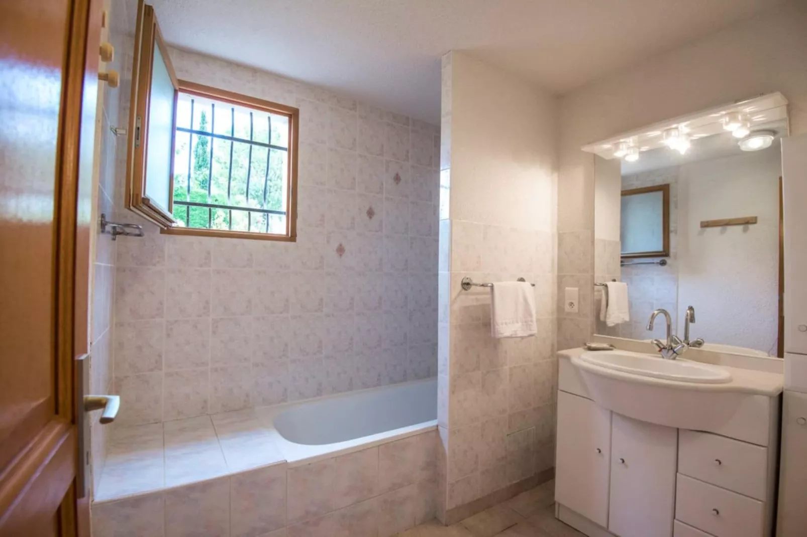 L'Espinet 6-Bathroom