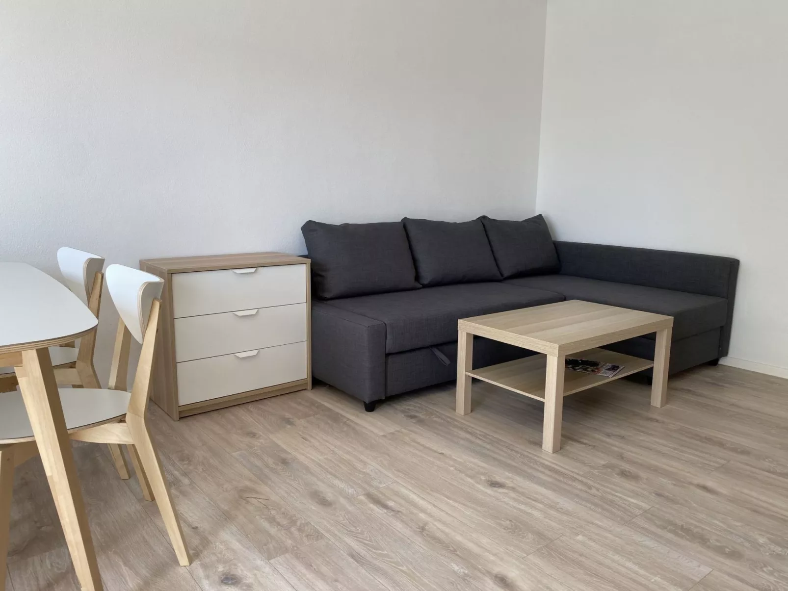 SAD151 Moderne Monteurwohnung mit Balkon