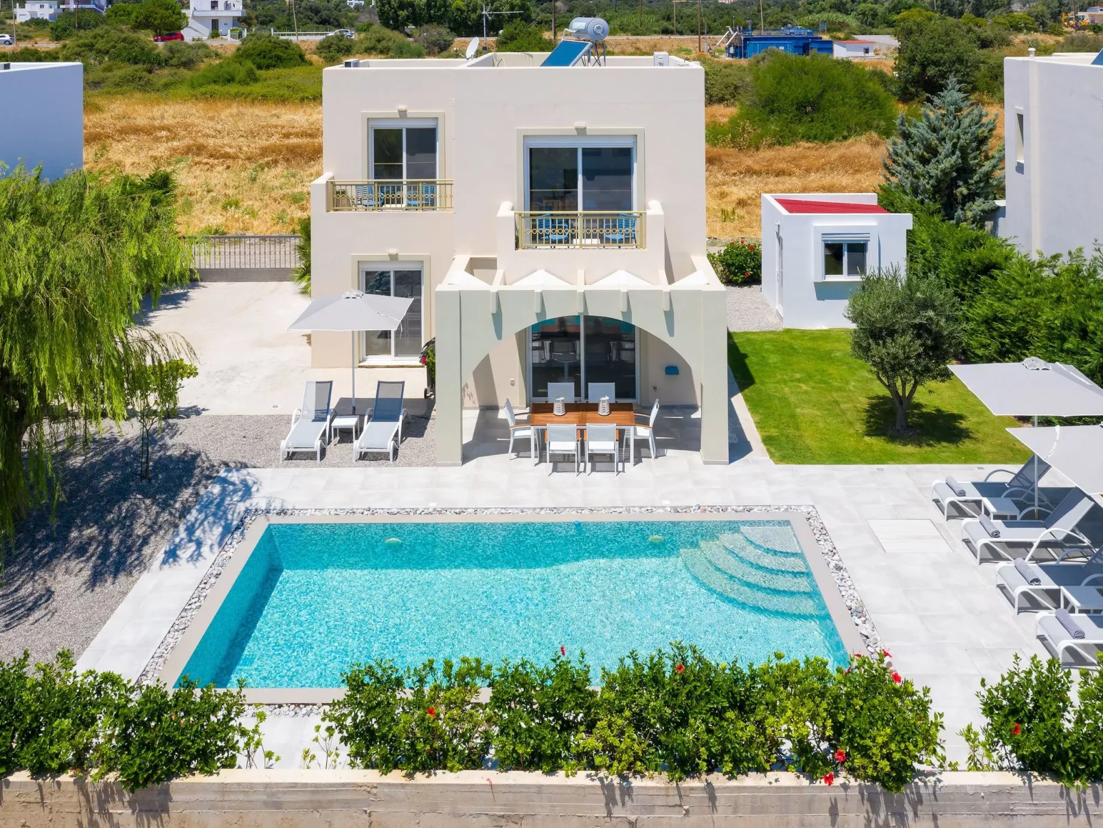 Liebevoll ausgestattetes Haus in ruhiger Lage mit beheiztem Pool und Meerblick