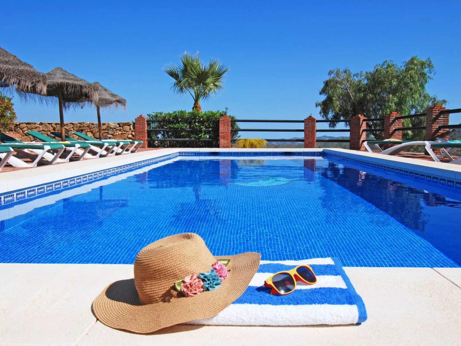 Villa Los Poyatos, beheizter Pool, Wifi, AC,BBQ