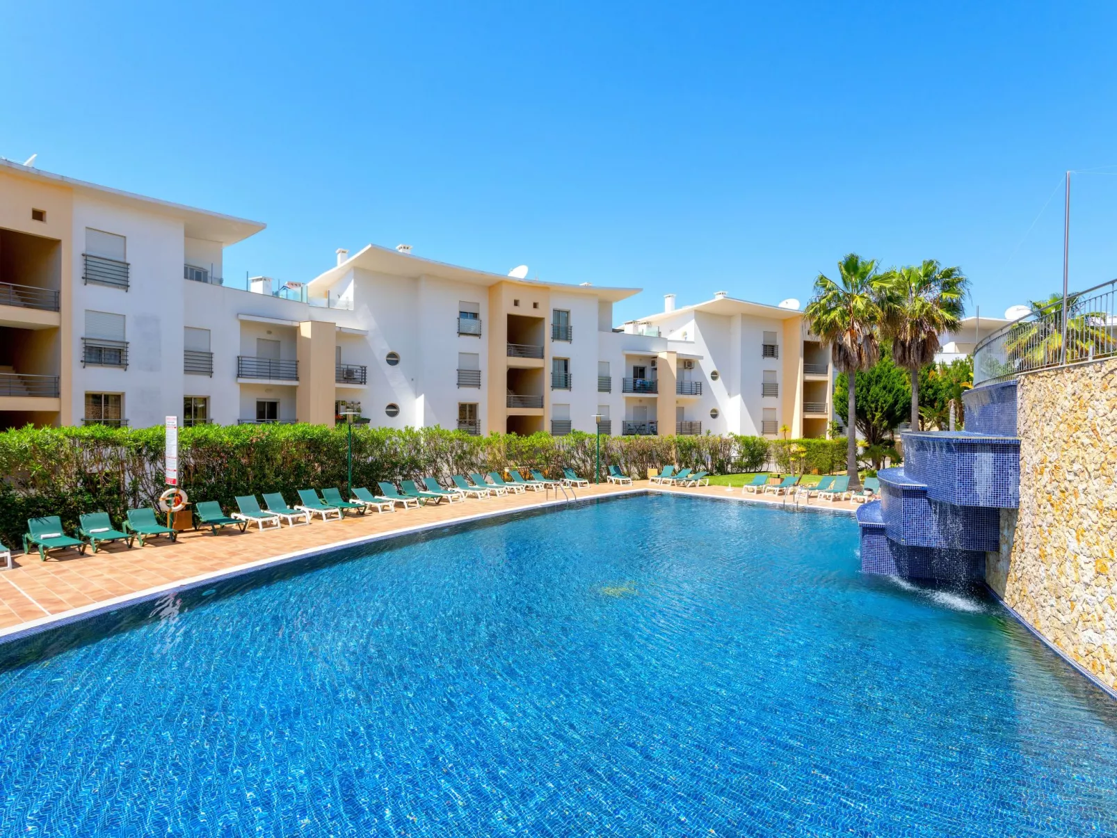 "Elena 1" mit Blick auf das Wasser