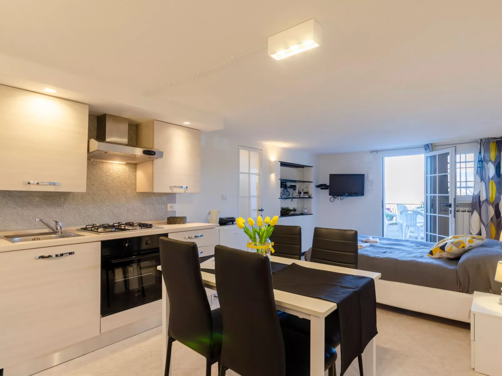 Einzimmerwohnung mit Terrasse und Blick auf den Berg