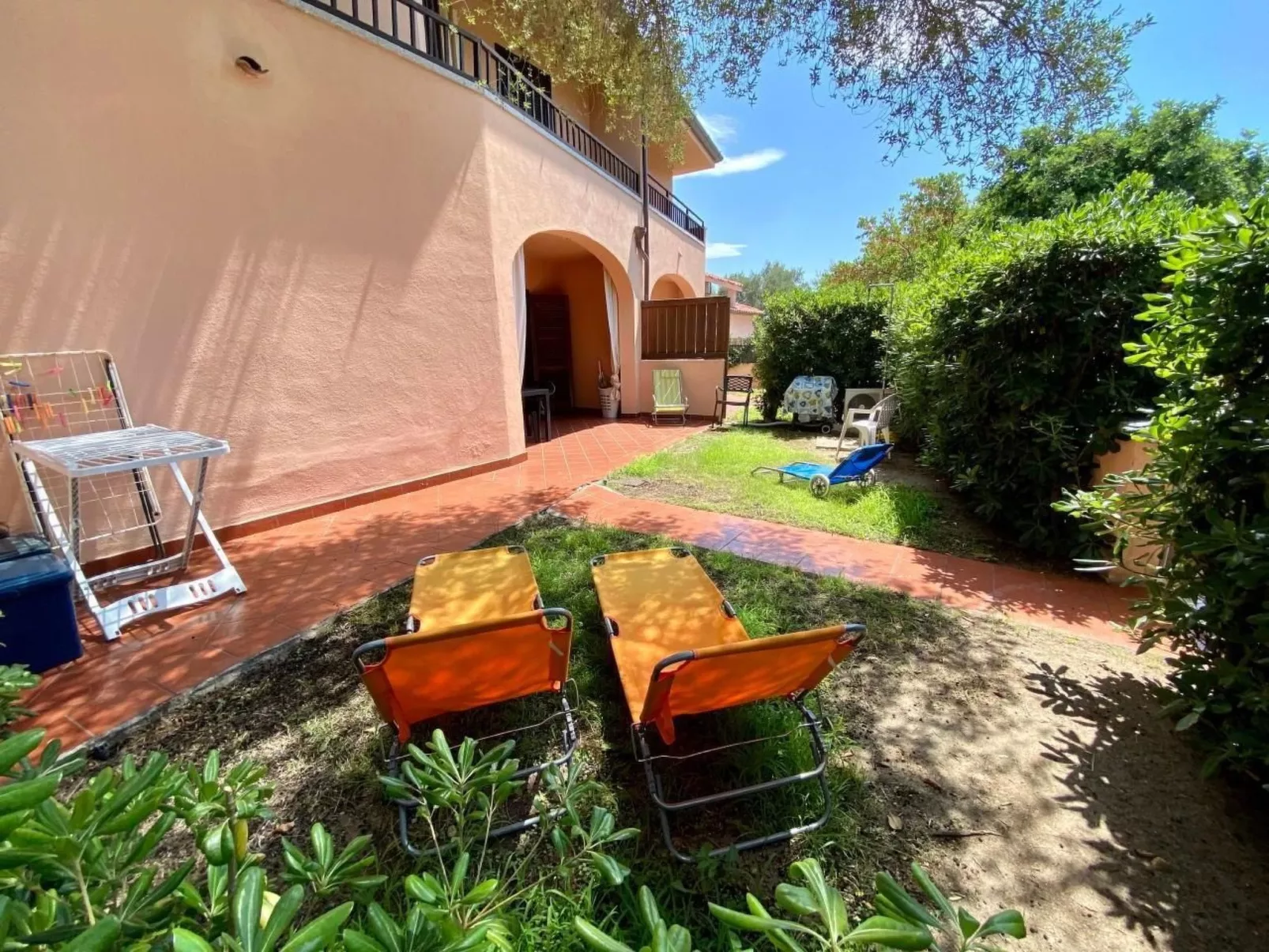 Wohnung "Alter Olivenbaum" mit Garten