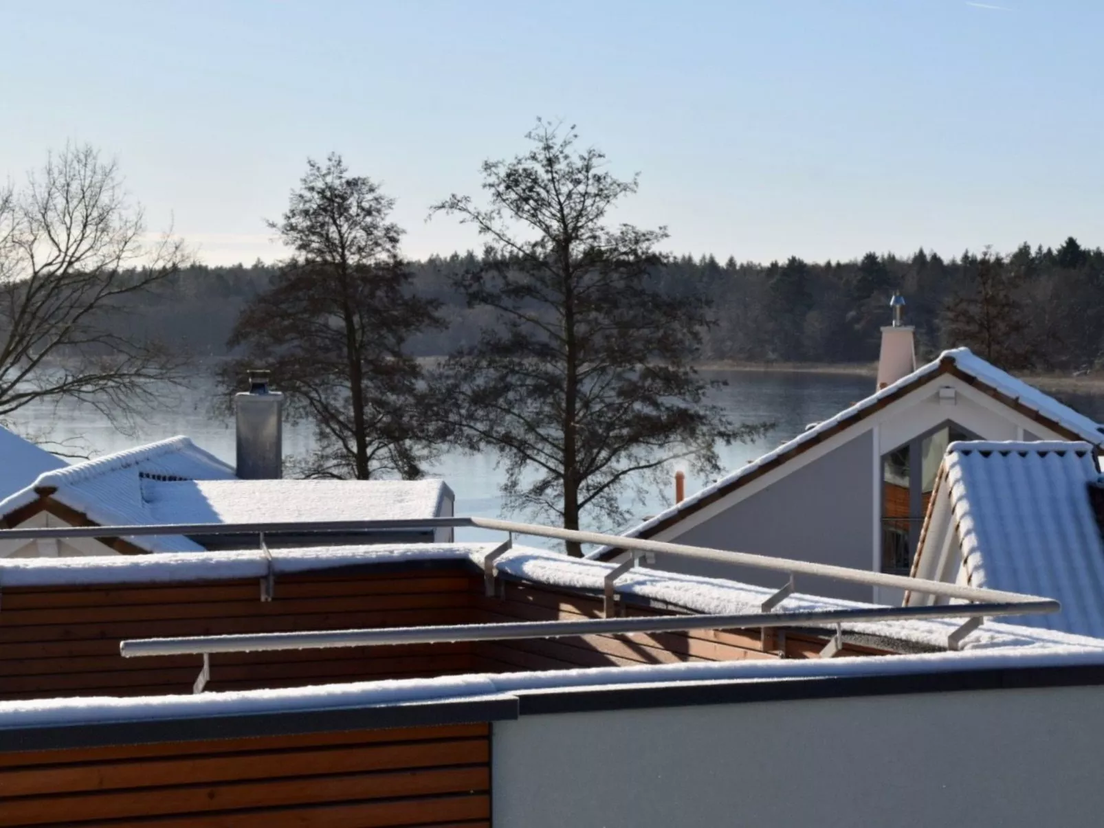 Modernes Ferienhaus mit Sauna, Seeblick, Dachterrasse und Garten