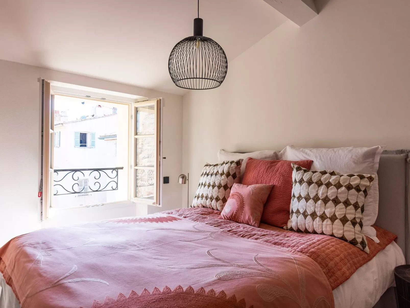 Superb 3 Bedroom Apartment on the Port