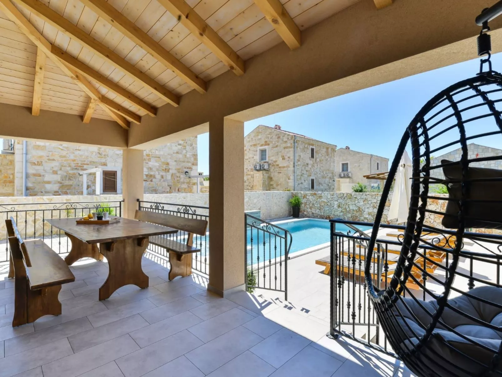 Romantische Villa mit Pool und Sauna, in Strandnähe