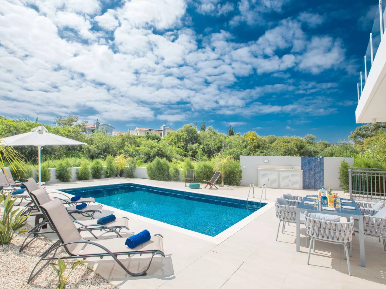 Schöne, topmoderne Ferienvilla auf Zypern