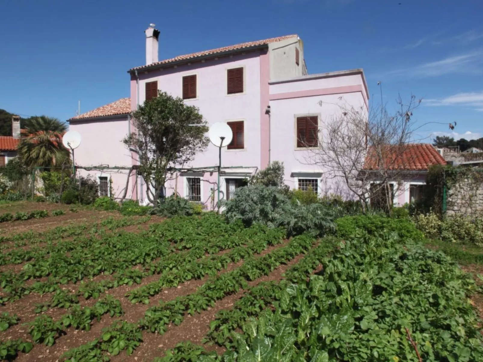 Wohnung in Veli Lošinj mit schönem Garten