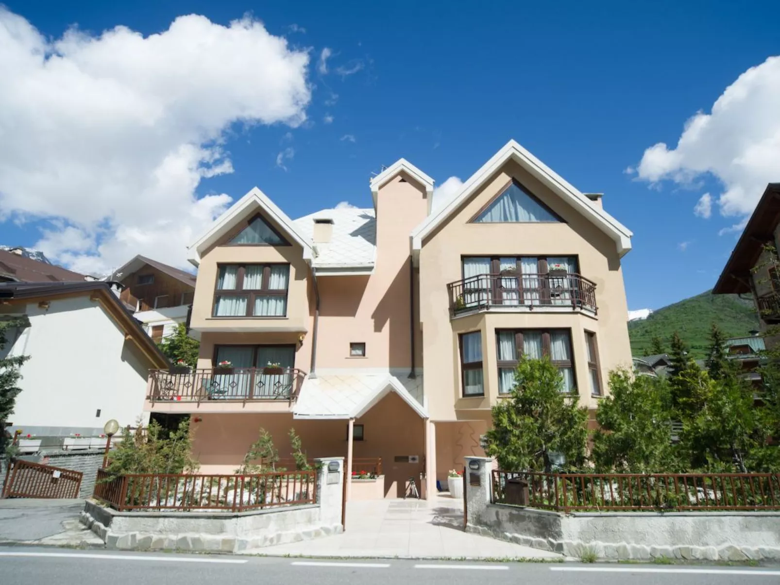 Drei-Zimmer-Dachgeschosswohnung 6 p.l. Villa Frejus