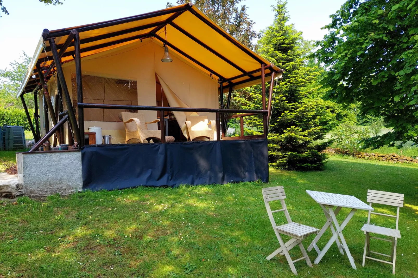 Safaritent Montizon-Exterior summer