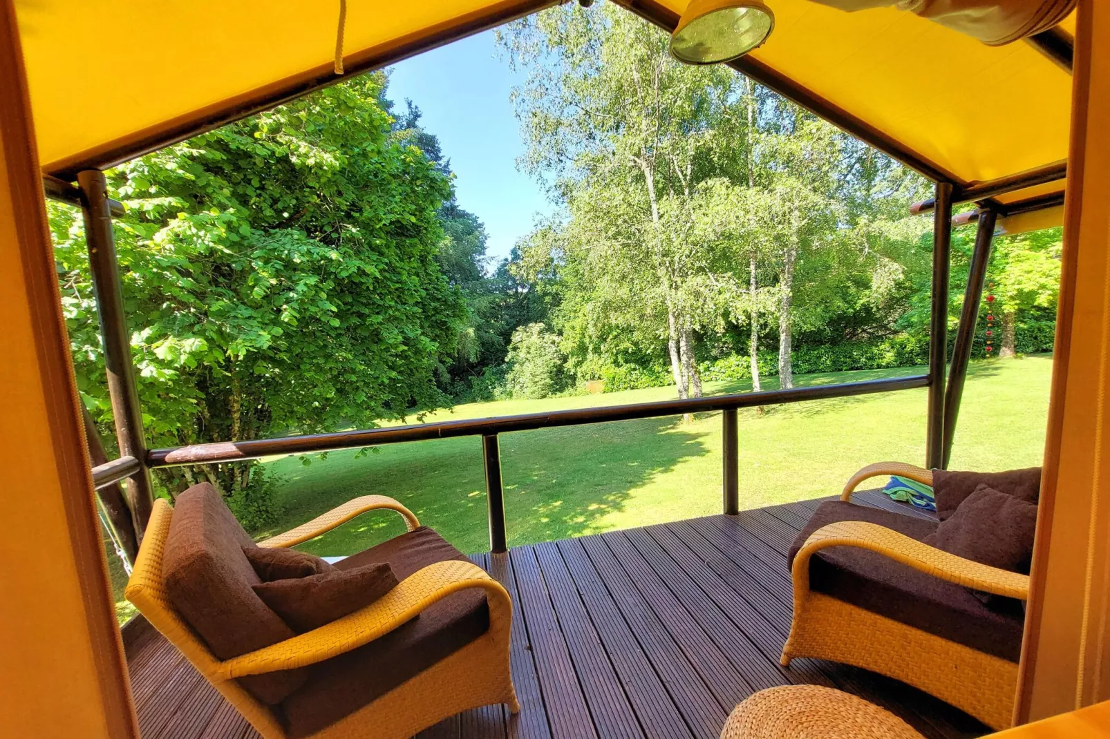 Safaritent Montizon-Terrace balcony