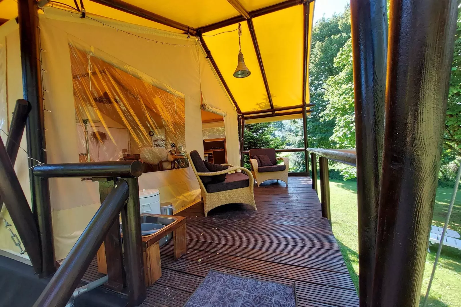 Safaritent Montizon-Terrace balcony