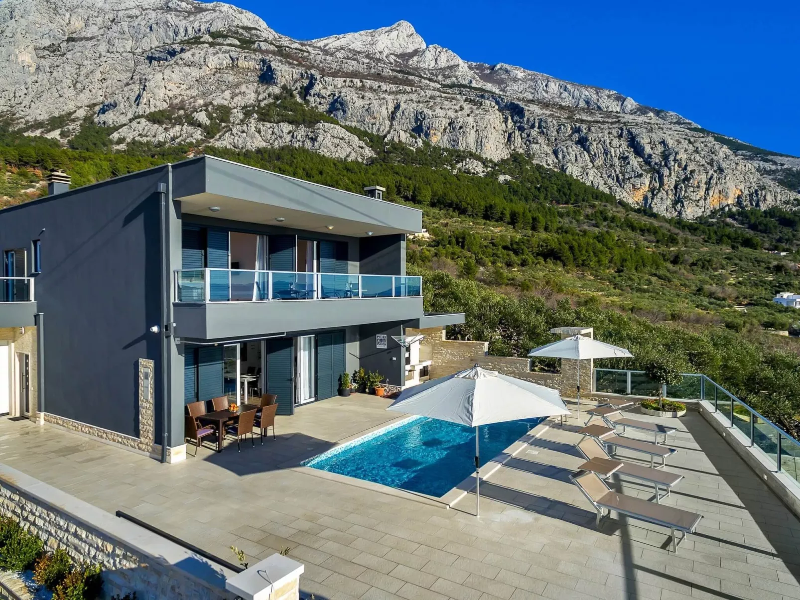 Villa Infinite mit Schwimmbad und Meerblick
