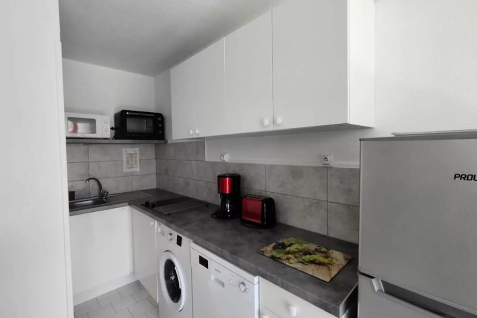 Le Douillet Sur Le Port Et La Plage