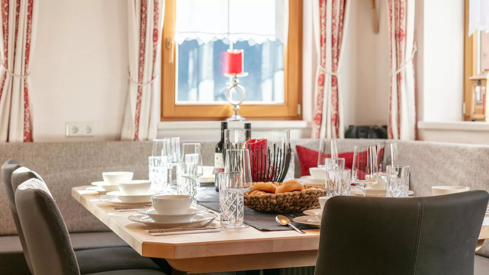 Rosalie-Lorena-Dining room