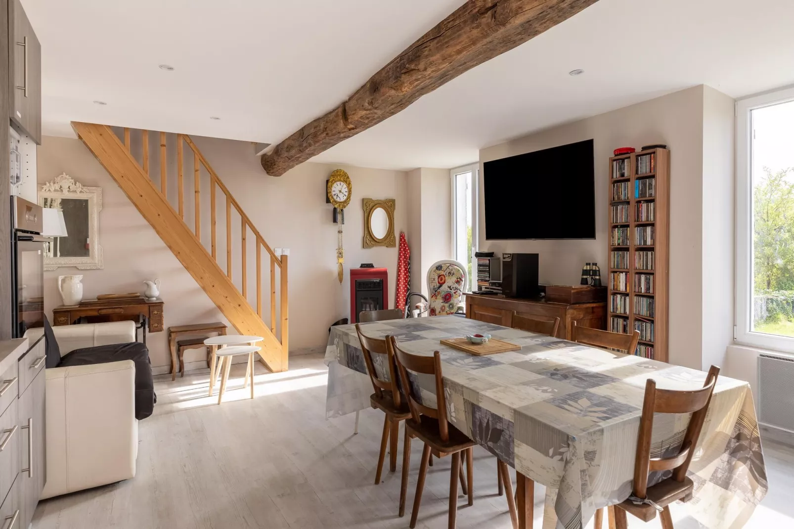LE GITE DE MOLESME/PETIT-Esszimmer