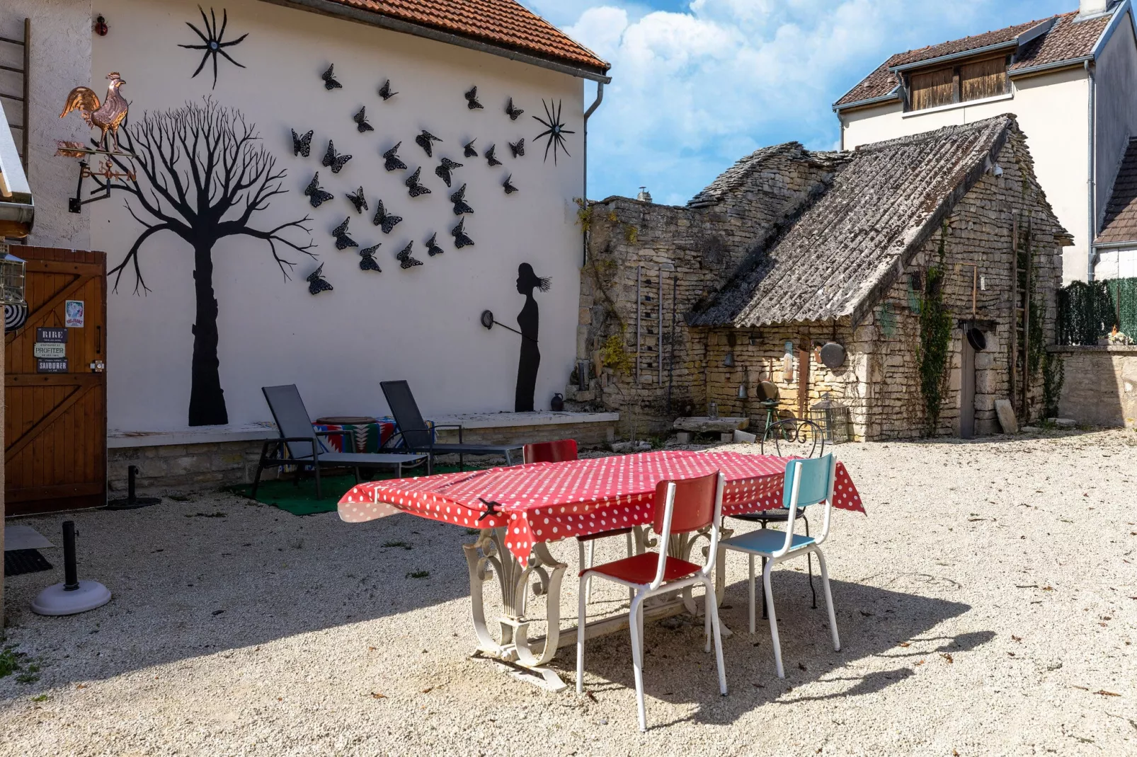 LE GITE DE MOLESME/PETIT-Terrassenbalkon