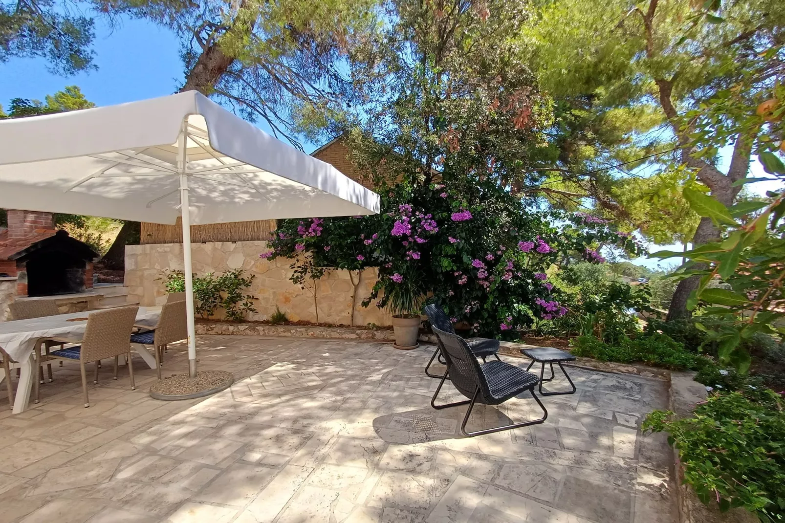 Apartments Villa Pelegrin - Two Bedroom Apartment with Garden View (Apartment A)-Im Freien