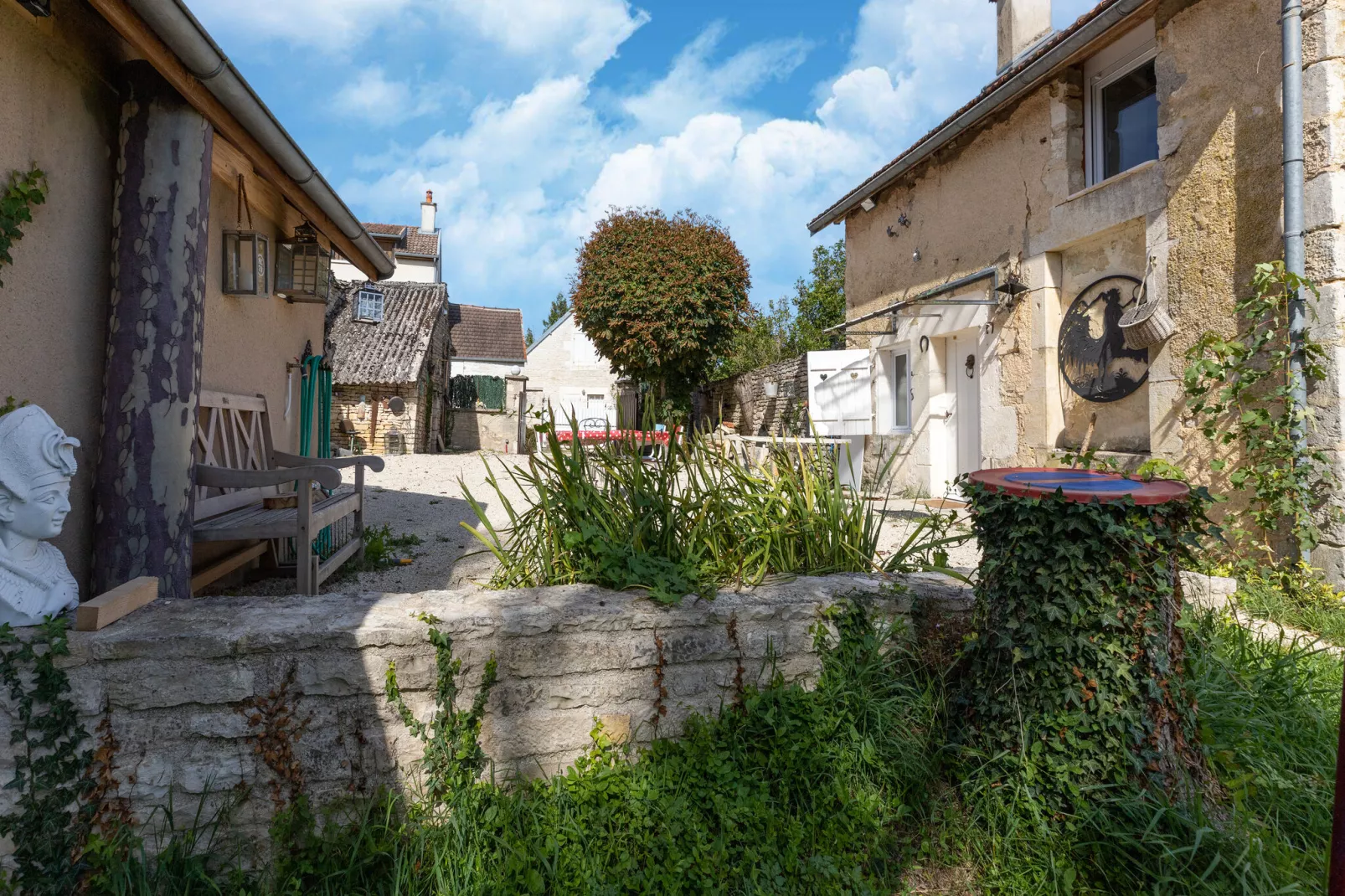 LE GITE DE MOLESME/PETIT-Terrassenbalkon
