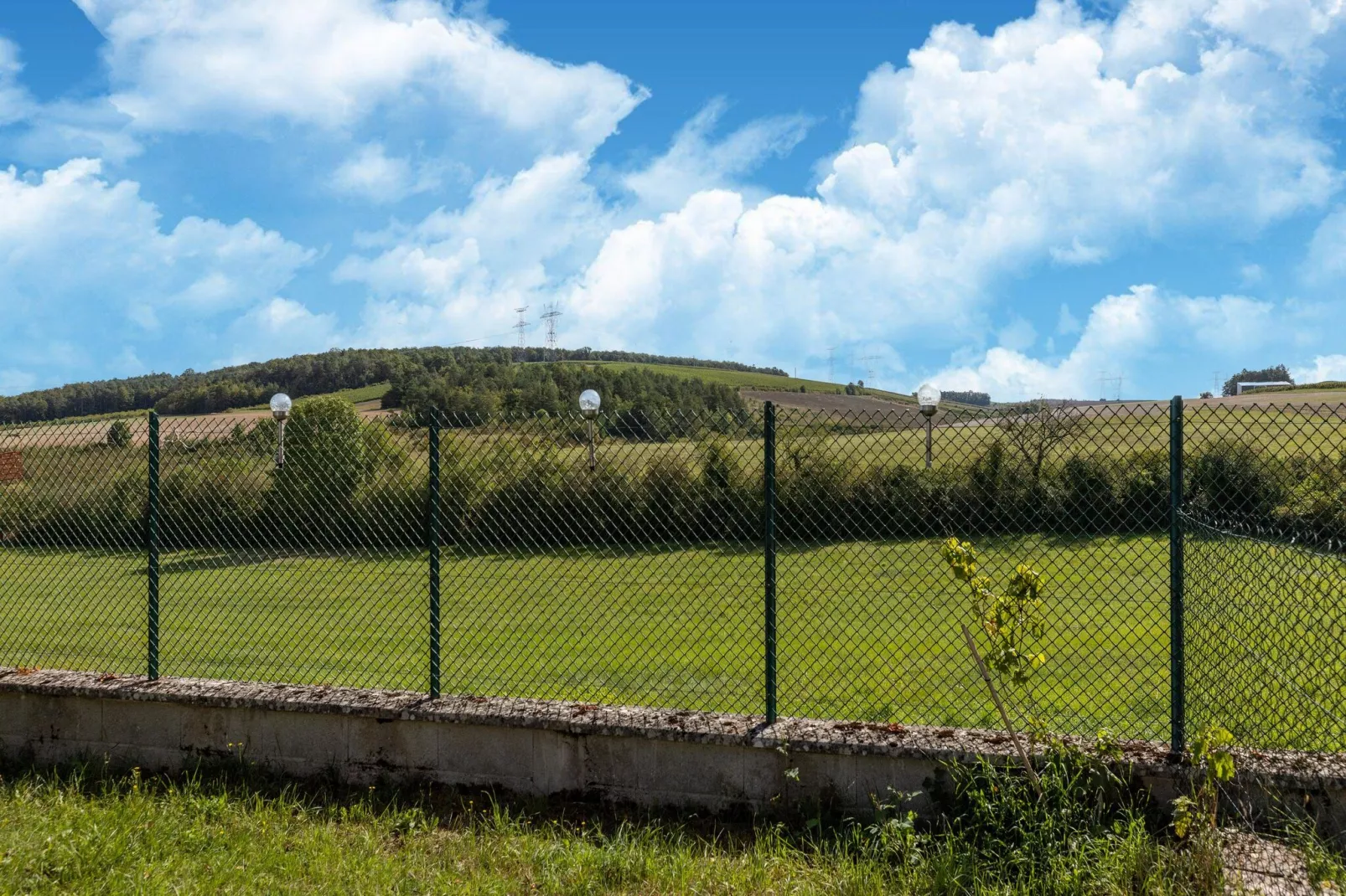 LE GITE DE MOLESME/PETIT-Gebiete Sommer 1 km