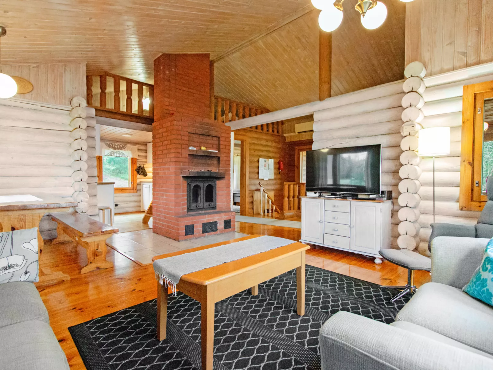 Kalliokoivu - Inside