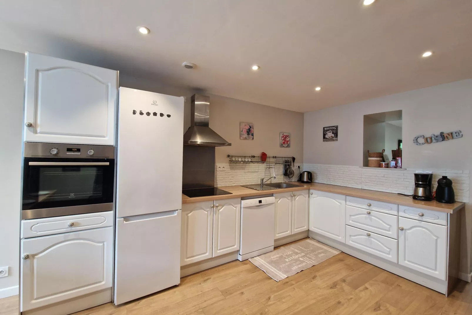 Charming Breton holiday home with premium comfort at the port of Légué Plérin-Kitchen