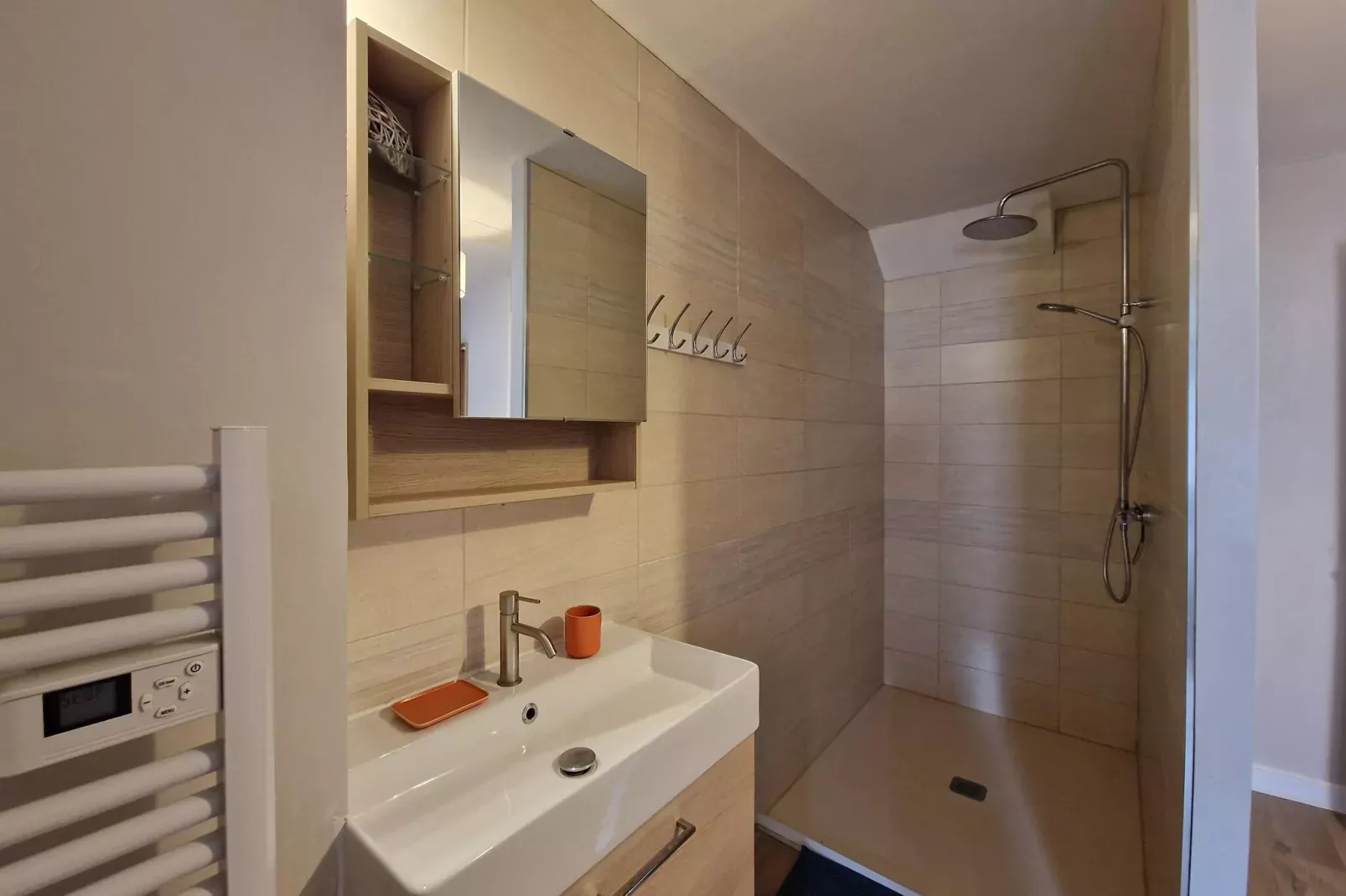 Charming Breton holiday home with premium comfort at the port of Légué Plérin-Bathroom