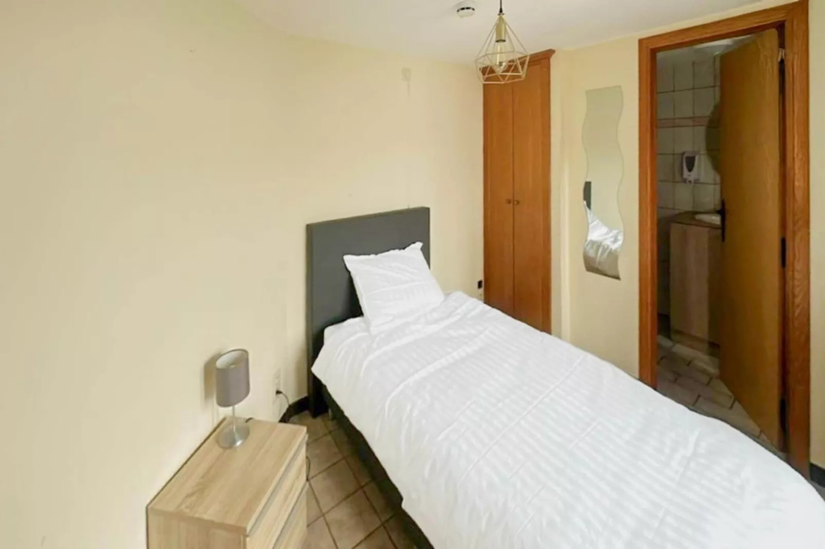 Au Coeur d'Alle Single Room-Bedroom