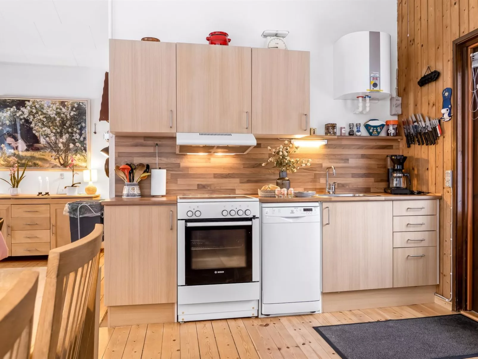 "Lökea" -  from the sea - Drinnen