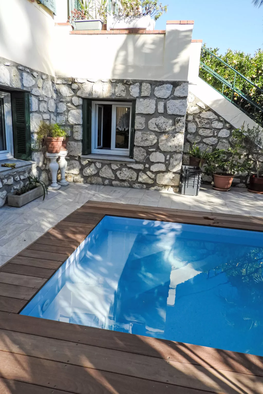 Wohnung "Les roses" auf einem eingemauerten Grundstück - Draußen