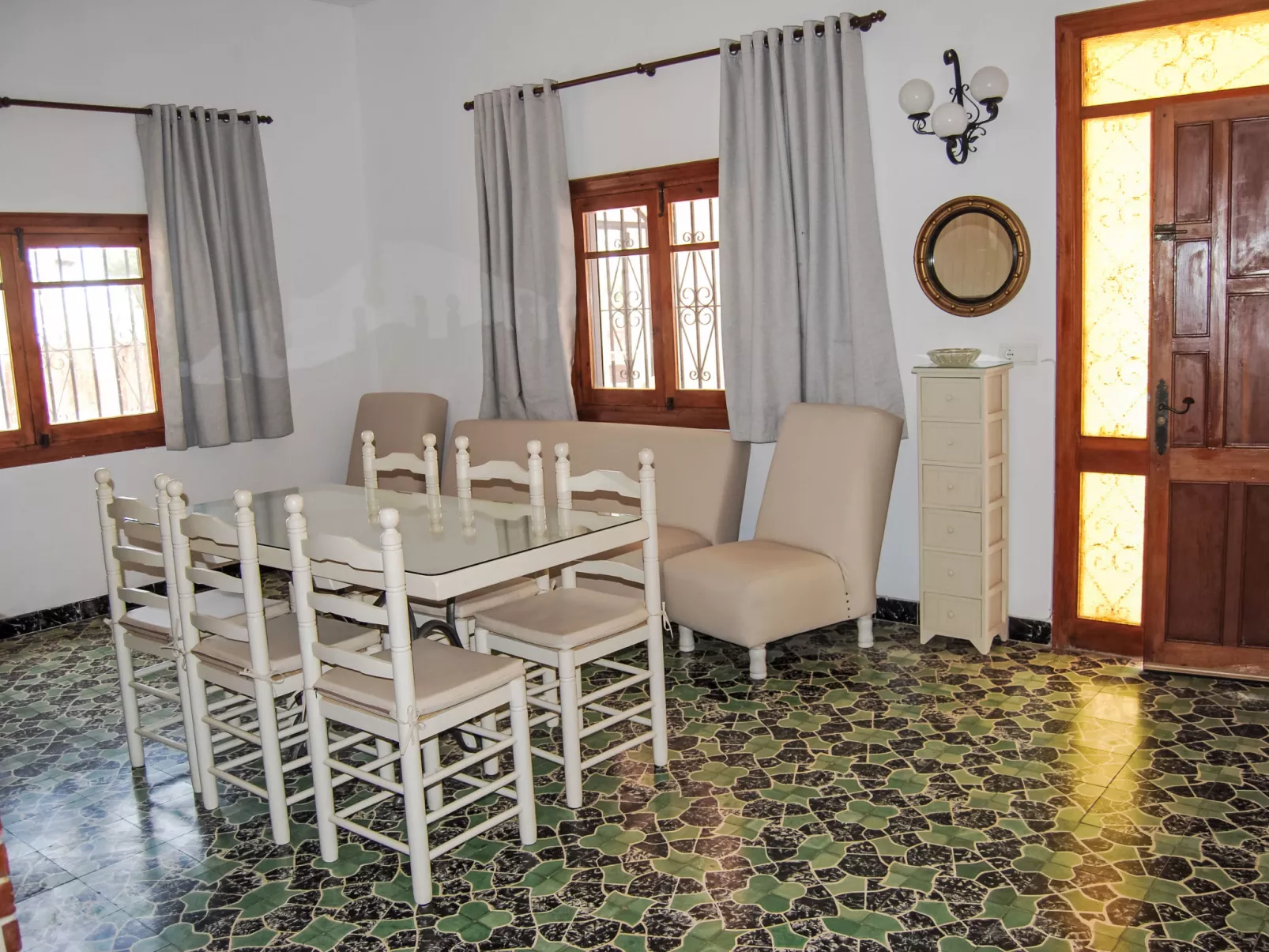 Ferienvilla, Seeblick, privater Pool und Parkplatz - Dedans