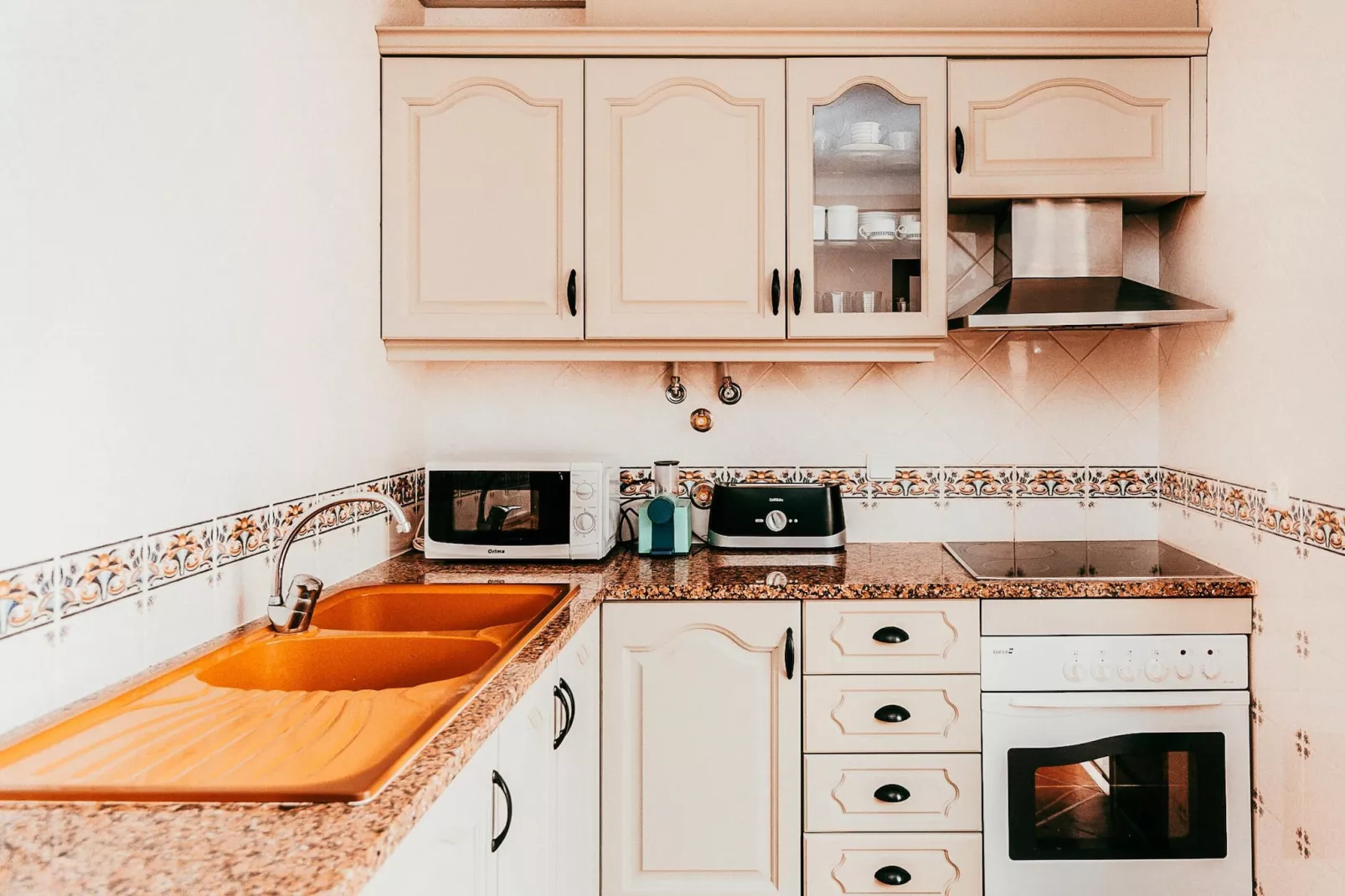 Altura Beach Villa by GT House