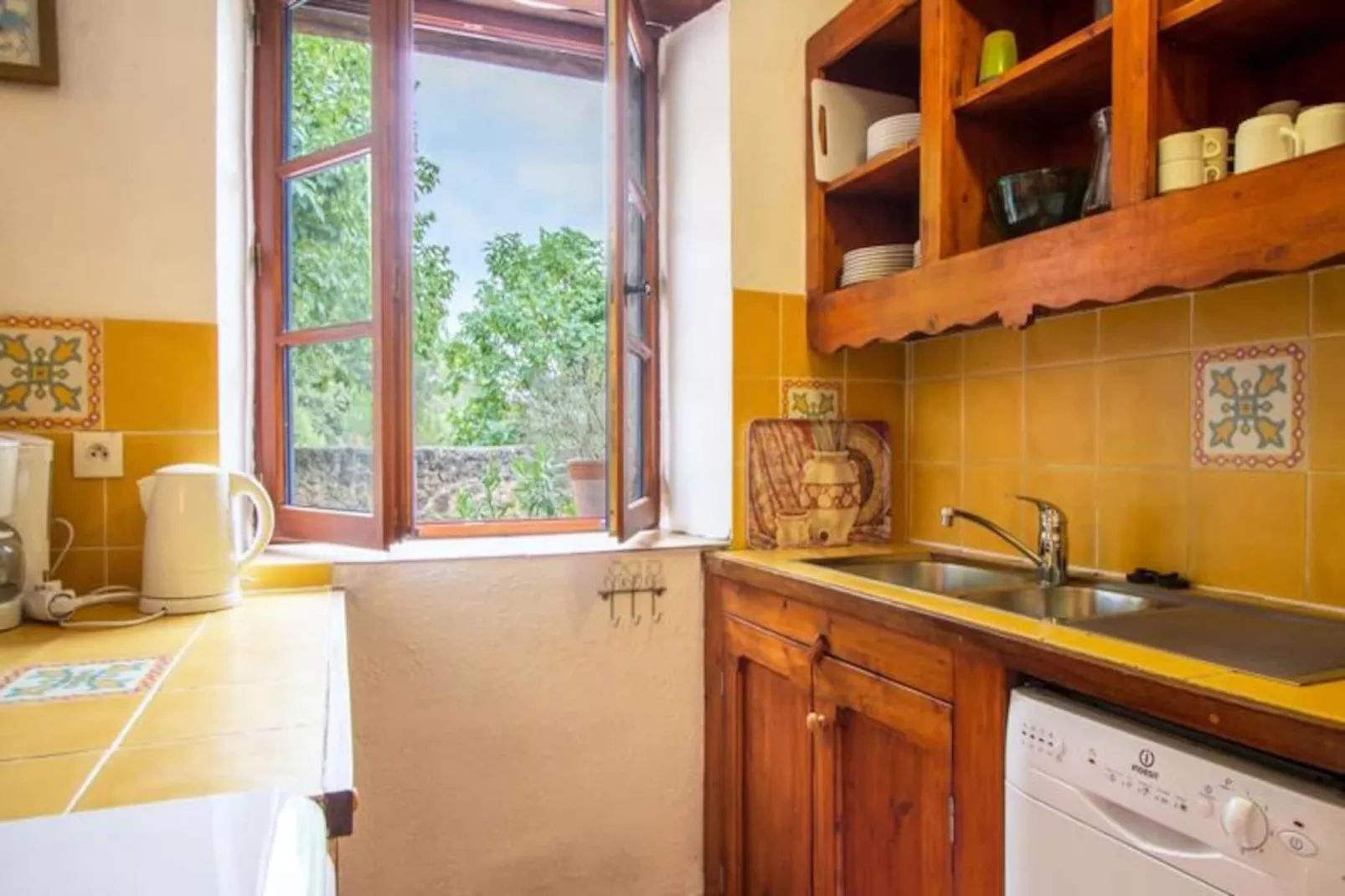 Lou Penequet, Mas Typique Avec Piscine En Provence, Nature, Calme