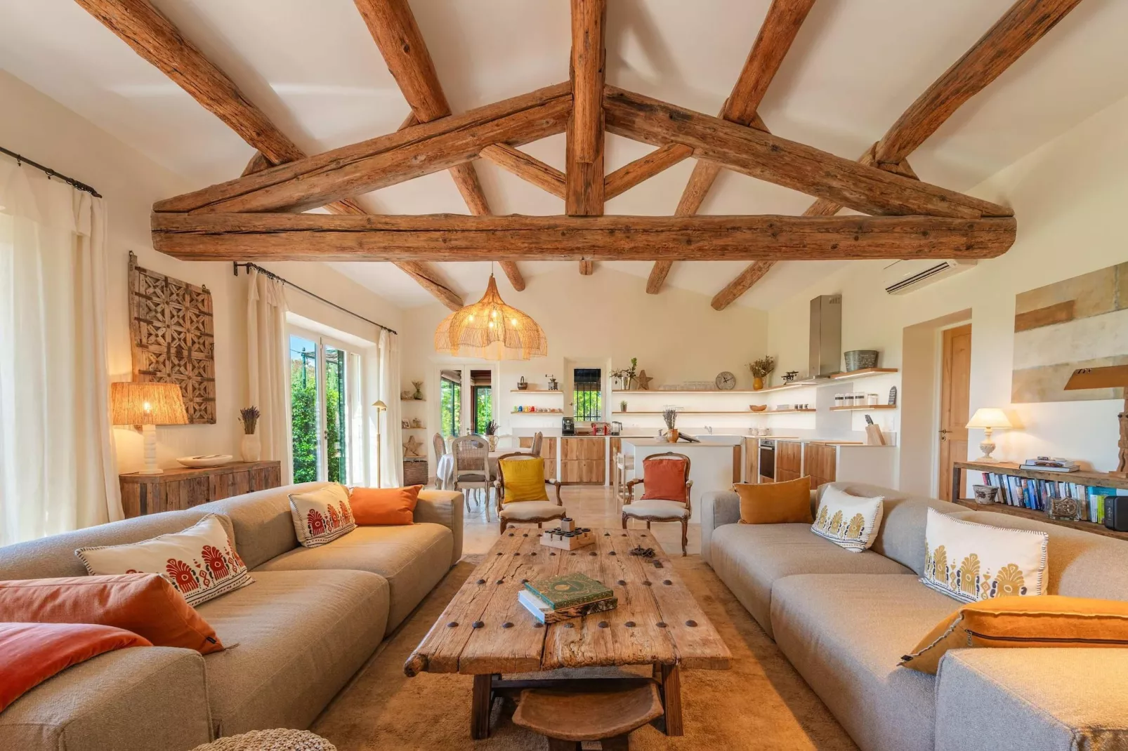 Le Mas Elaïa  votre havre familial avec piscine privée-Salon