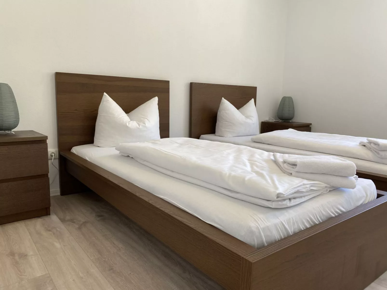 SAD151 Moderne Monteurwohnung mit Balkon