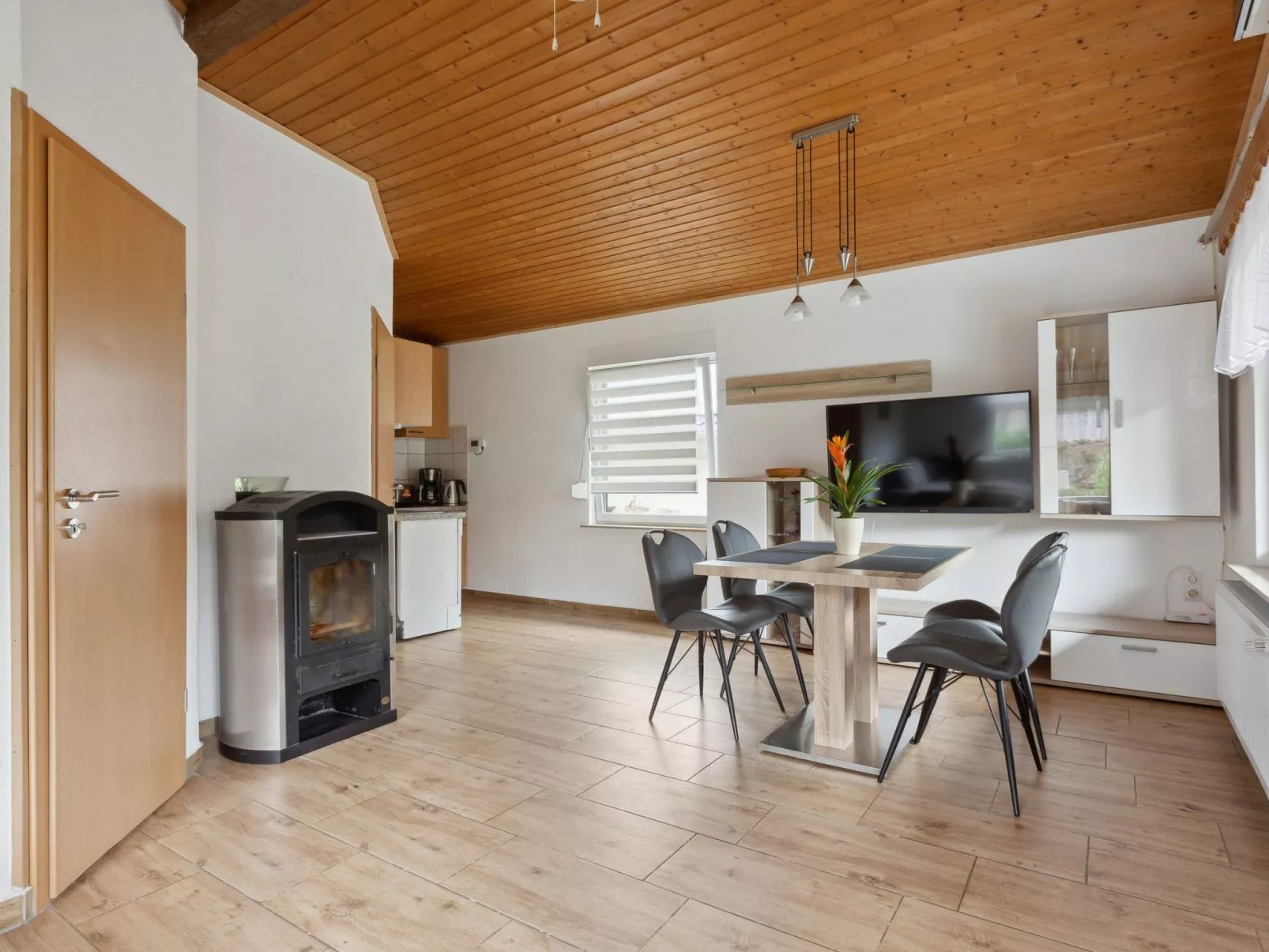 Mit naturnahen Badeteich