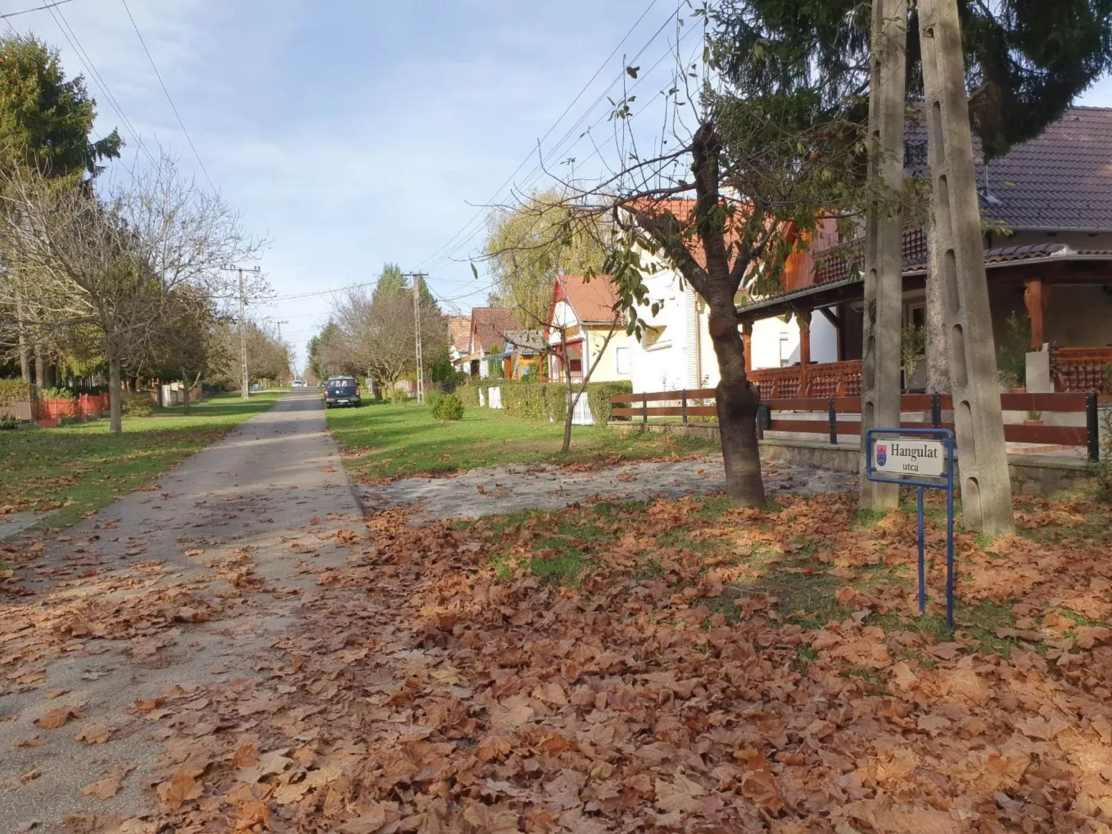 Freistehendes Ferienhaus beim Wellnessbad mit eingezäuntem Garten und Terrasse