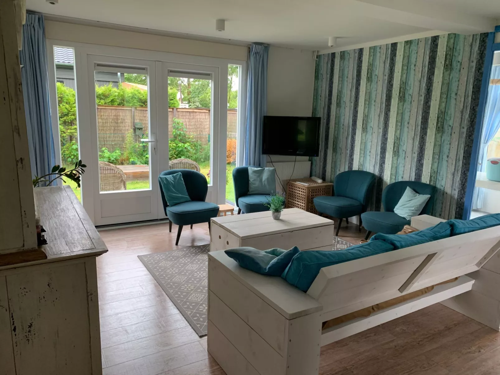 Mit Garten, Grill und Terrasse