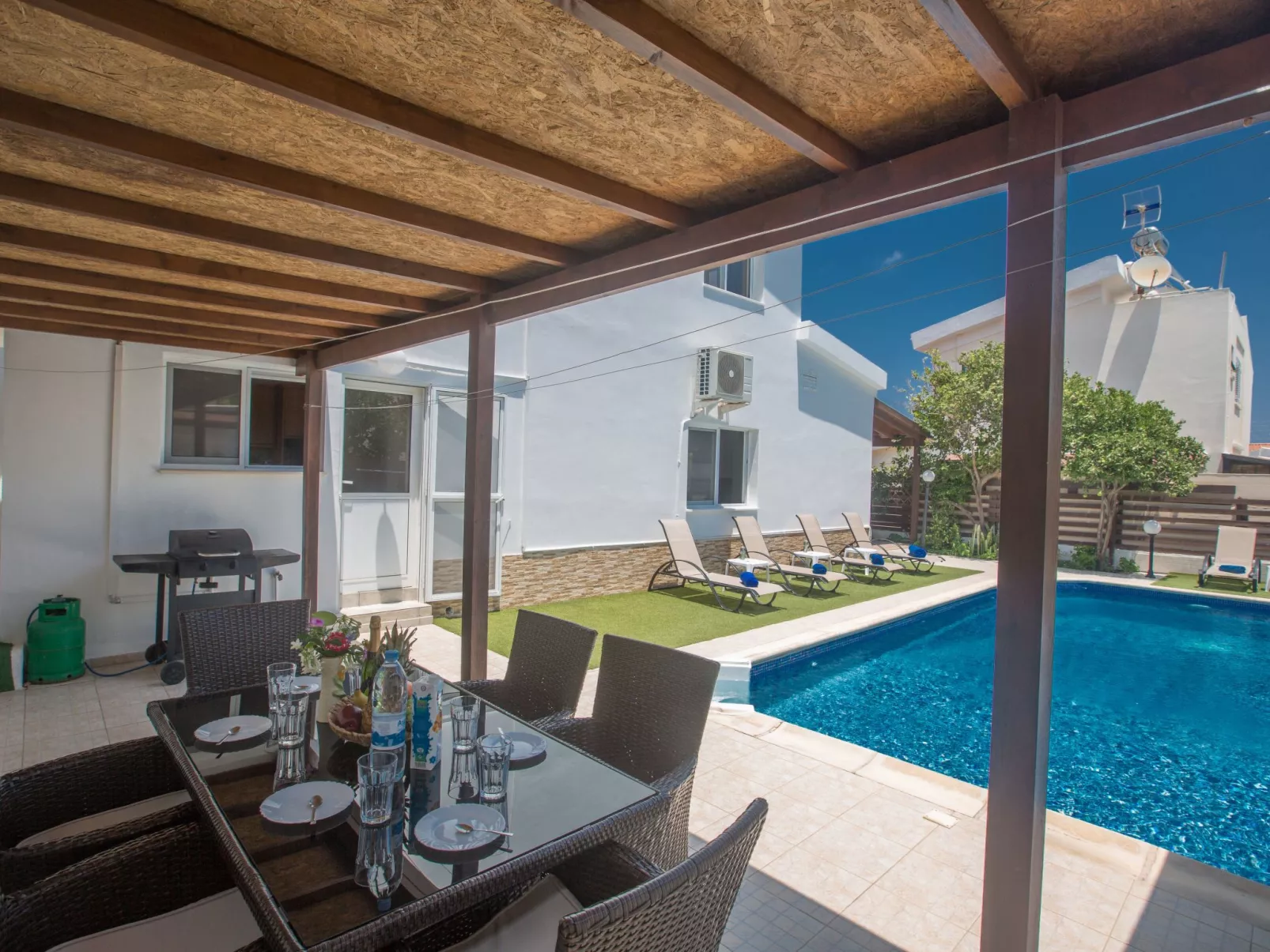 Geräumige Villa mit 3 Schlafzimmern und Pool in Protaras