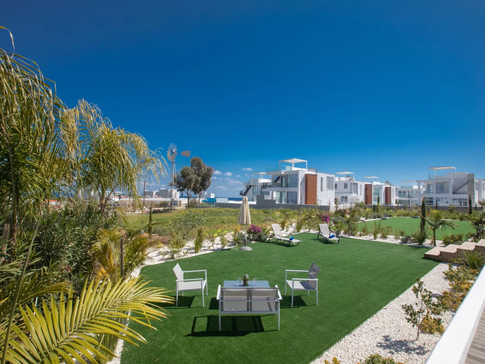 Schöne Villa Olivine Pearl OL5 mit Garten