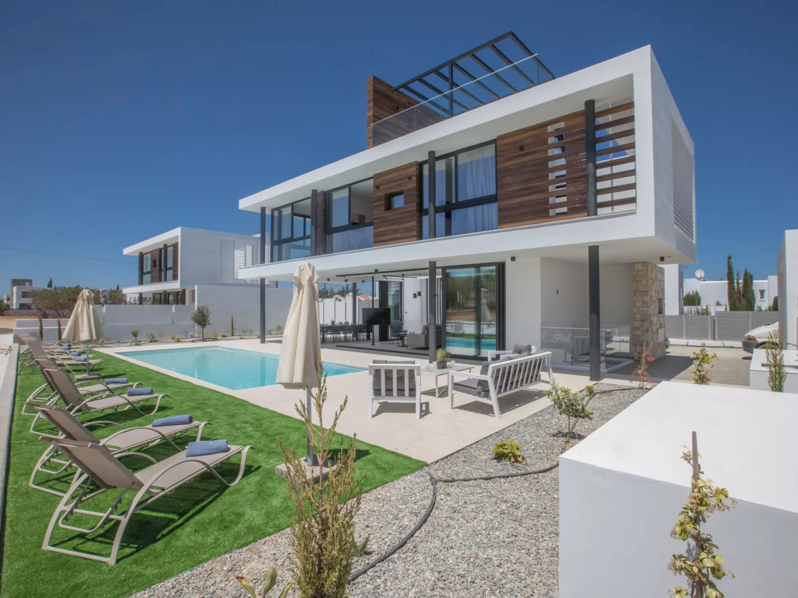 In Protaras mit großem Garten