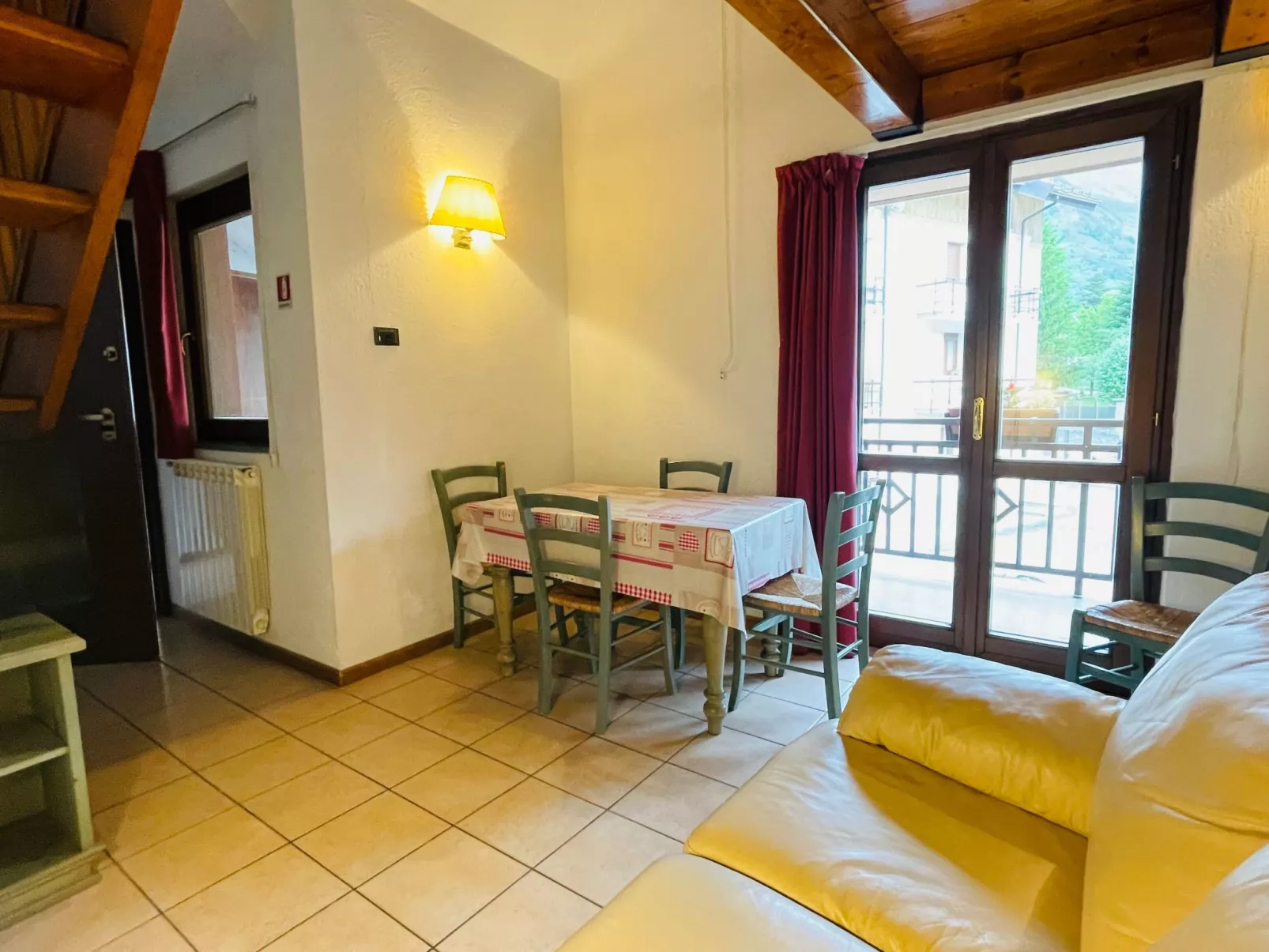 Zwei-Zimmer-Wohnung im Dachgeschoss 5 p. l. Villa Frejus