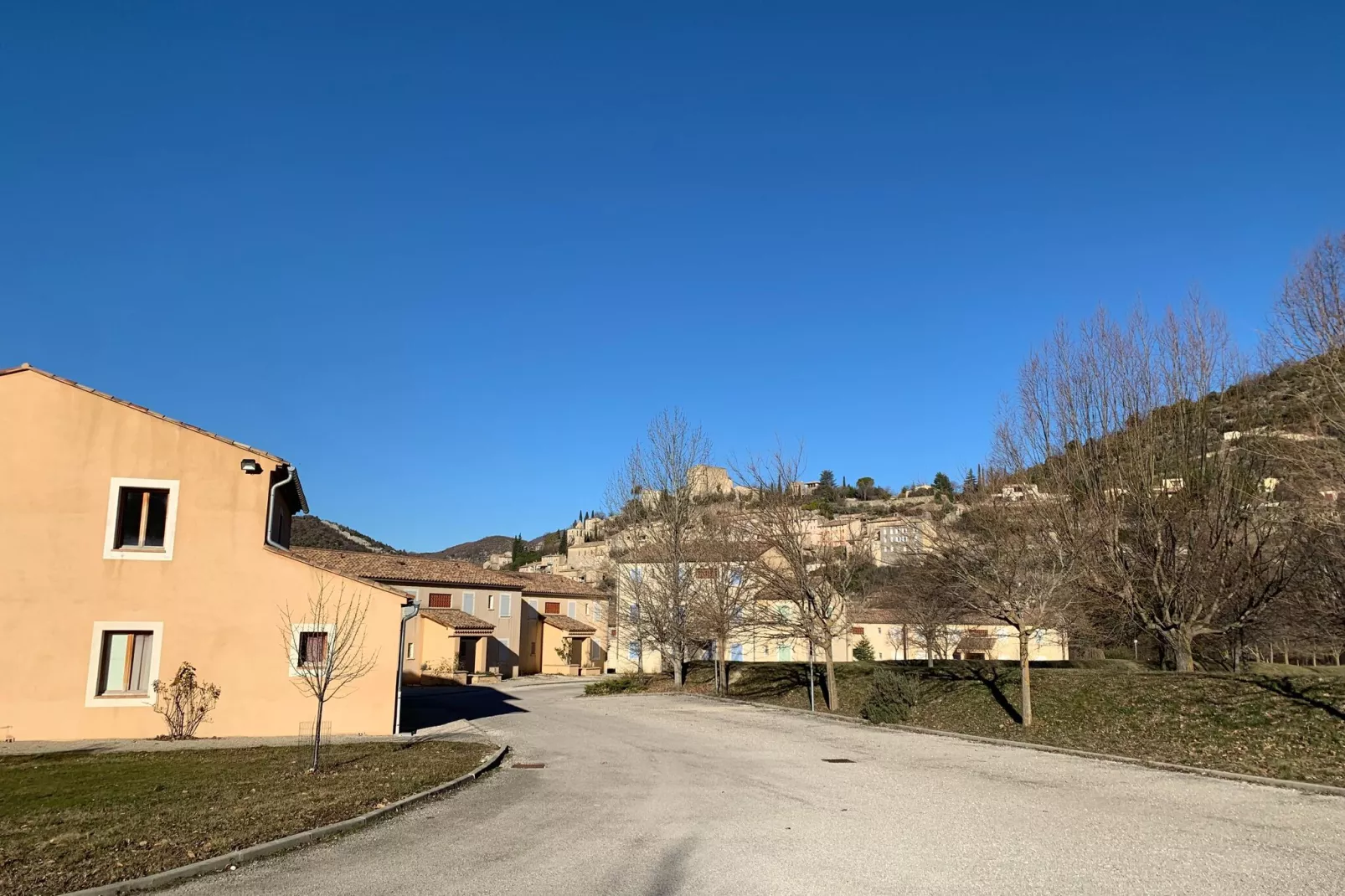 Résidence Les Sources - Montbrun-les-Bains // Apt T3 - 6 pers  3P6-Areas summer 1km