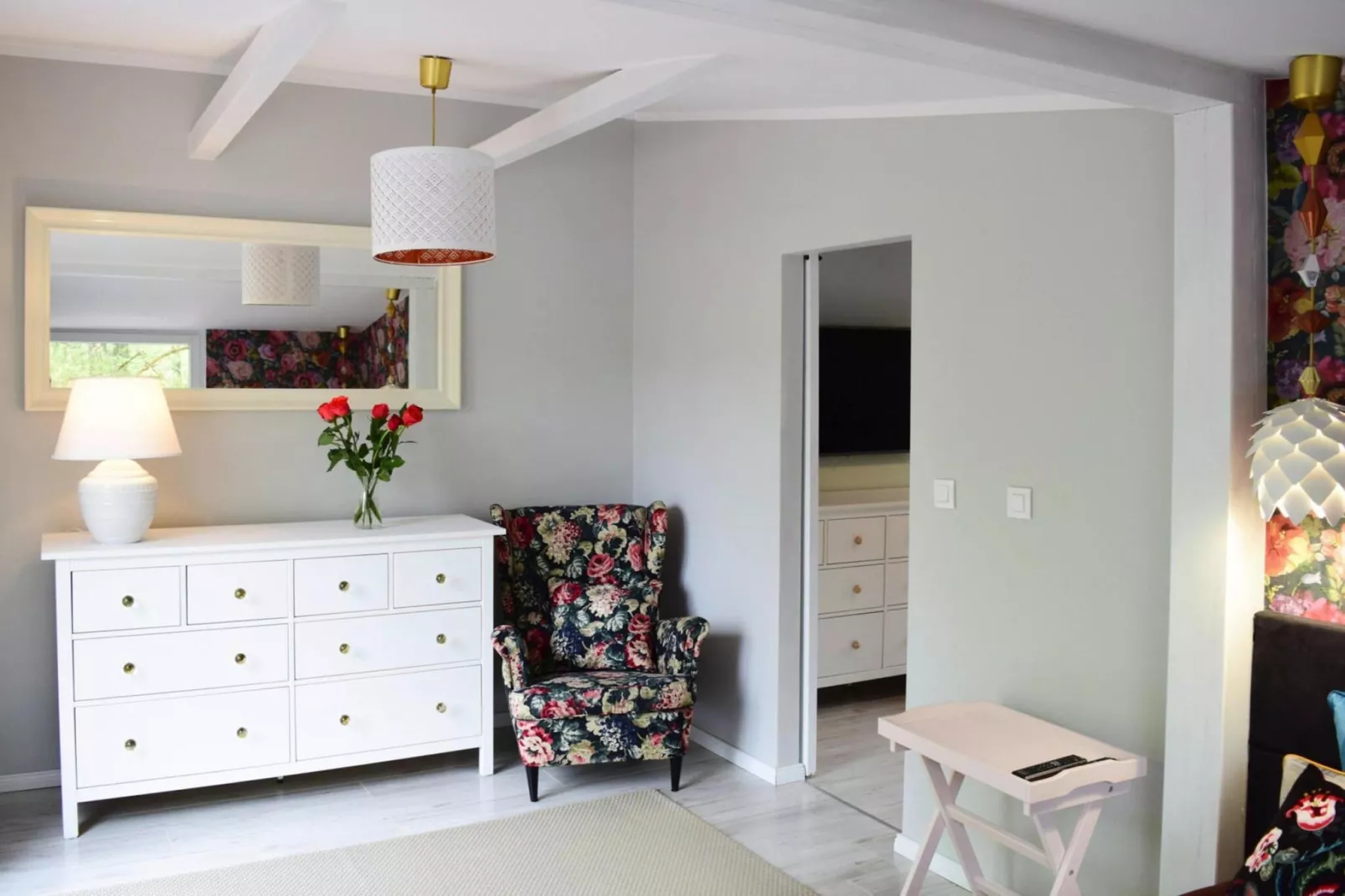 Dom w Starych Czaplach z domkiem na drzewie-Living room