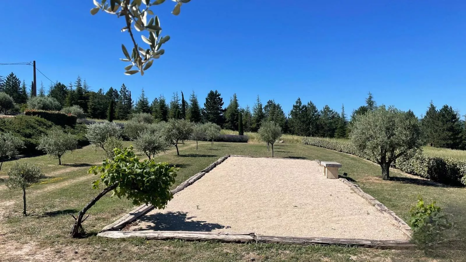 Grands Abayers-Facilities