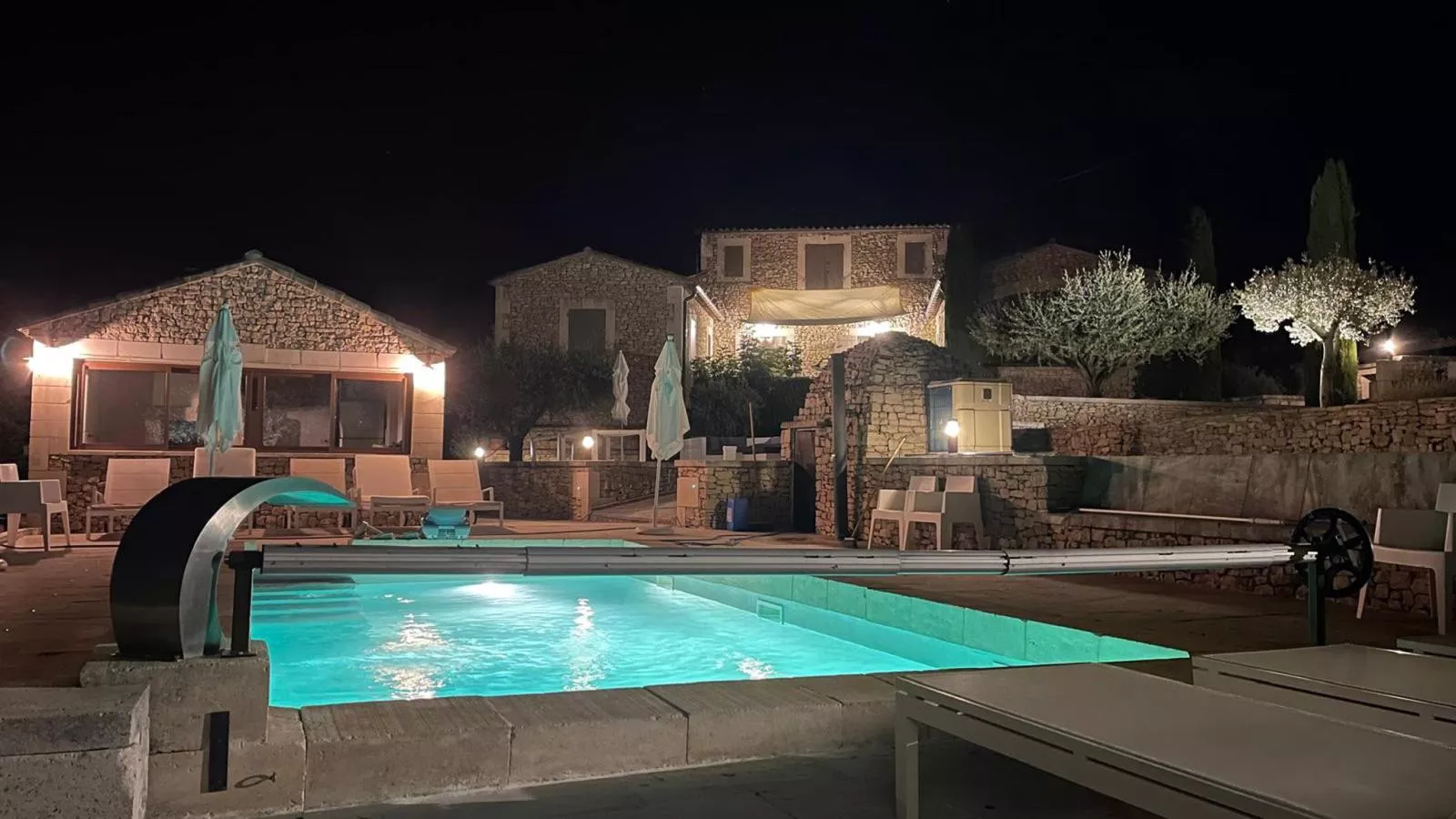 Villa Abayers-Exterior in summer