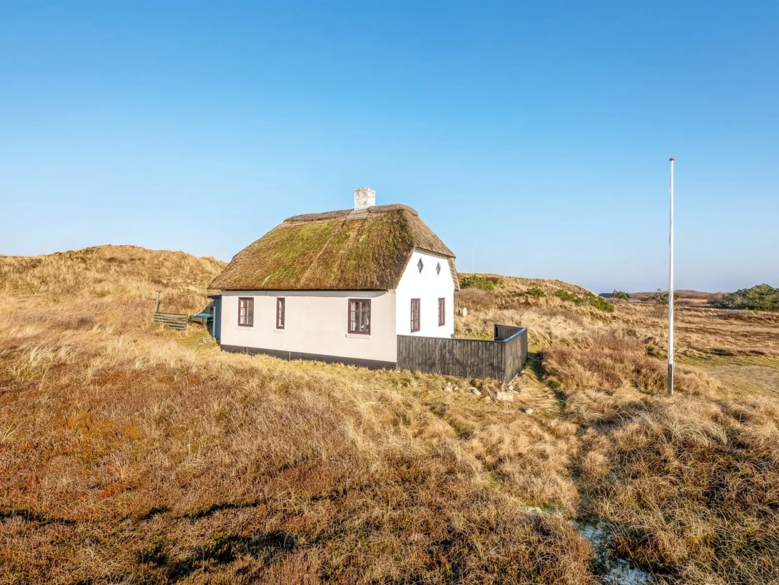 "Trugot" - 450m to the fjord-Outside