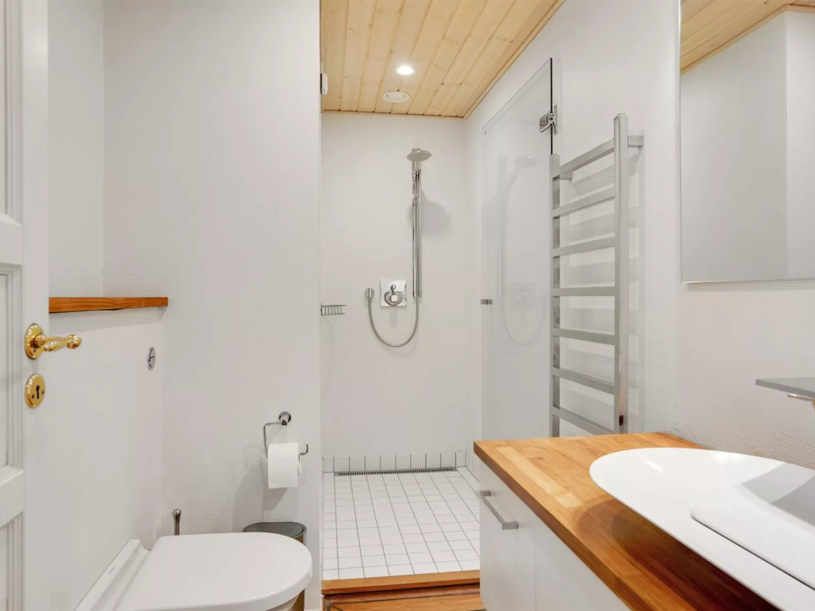 "Gertrudis" - 2km to the fjord-Inside