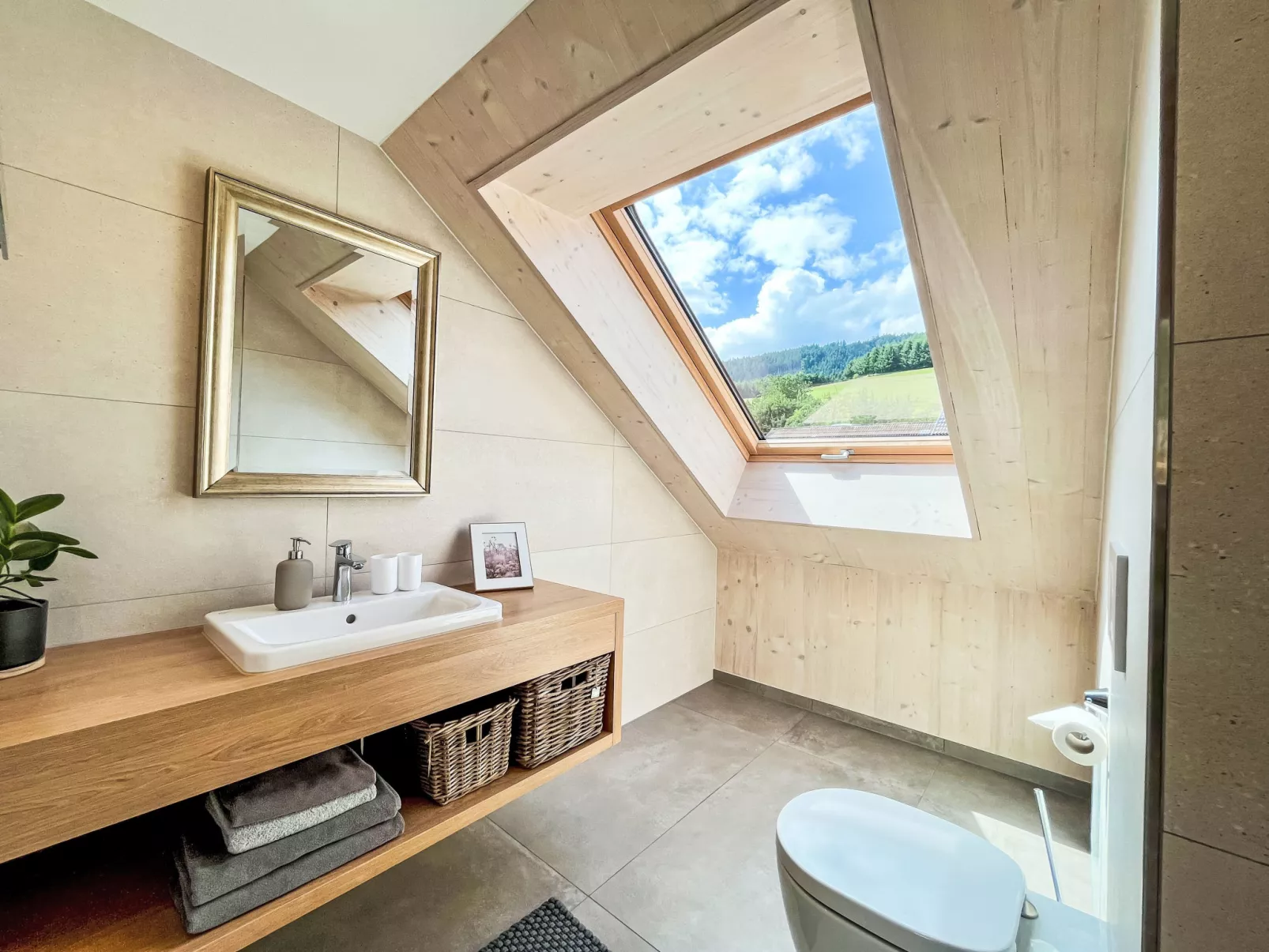 Kinast (HFT202)-Dedans