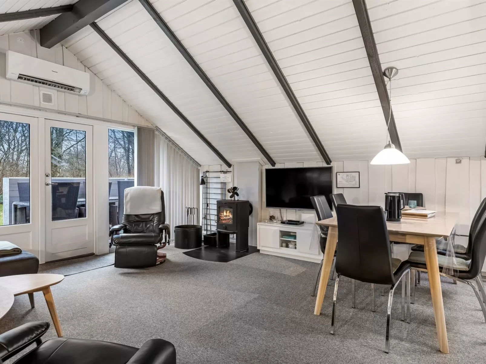 "Liljana" - 30km from the sea - Inside